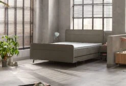 Boxspring Home 102 - Snel Leverbaar -Comfort Beddengoed Winkel 102 driekwart kaal vb gespiegeld 1