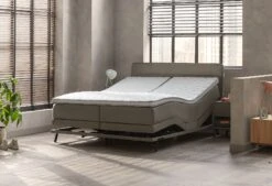 Boxspring Home 102 26 Boxspring Home 102 -Comfort Beddengoed Winkel 102 driekwart verstelb kaal gespiegeld 1