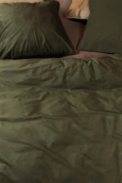 At Home By Beddinghouse Cosy Corduroy Dekbedovertrek Green 13 At Home By Beddinghouse Cosy Corduroy Dekbedovertrek Green -Comfort Beddengoed Winkel cosy corduroy green 40 detail large 1