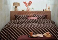 VTwonen Vt Wonen Diagonal Dekbedovertrek Dark Red 11 VTwonen Vt Wonen Diagonal Dekbedovertrek Dark Red -Comfort Beddengoed Winkel diagonal dark red 01 mood