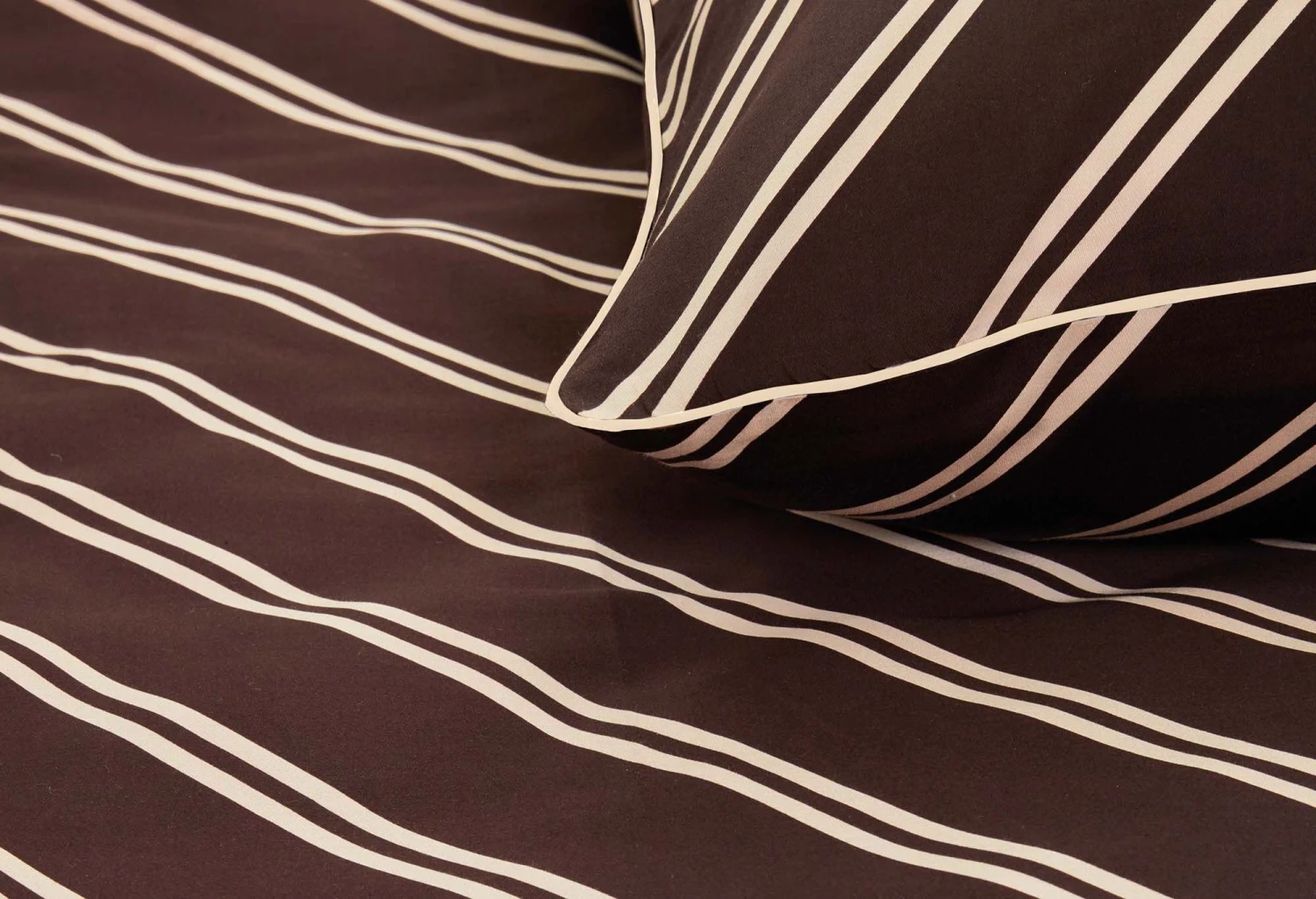 VTwonen Vt Wonen Diagonal Dekbedovertrek Dark Red 7 VTwonen Vt Wonen Diagonal Dekbedovertrek Dark Red - Afbeelding 5