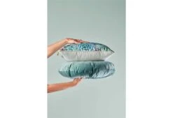 KAAT Amsterdam Mandarin Grey Green Sierkussen 10 KAAT Amsterdam Mandarin Grey Green Sierkussen -Comfort Beddengoed Winkel mandarin grey green 03 mood large