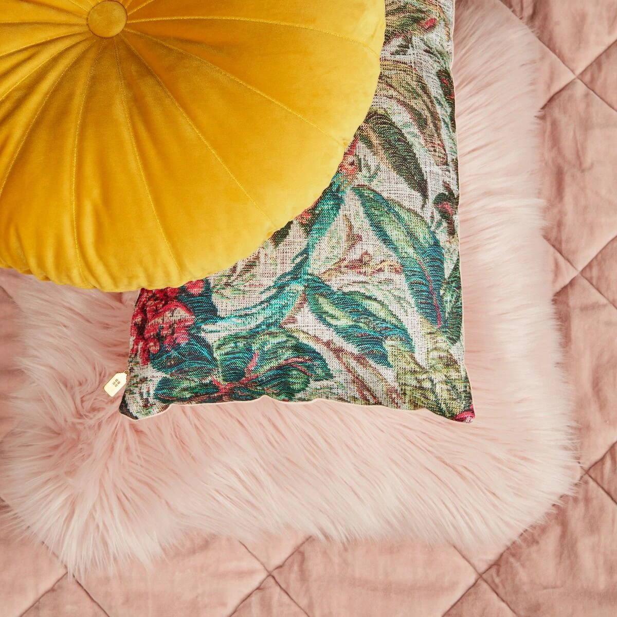 KAAT Amsterdam Mandarin Yellow Sierkussen 5 KAAT Amsterdam Mandarin Yellow Sierkussen - Afbeelding 3