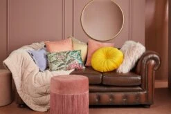 KAAT Amsterdam Mandarin Yellow Sierkussen 11 KAAT Amsterdam Mandarin Yellow Sierkussen -Comfort Beddengoed Winkel mandarin yellow 03 mood 1