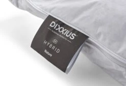 Dixxius Hybrid Nature Hoofdkussen 22 Dixxius Hybrid Nature Hoofdkussen -Comfort Beddengoed Winkel nature zijlabel