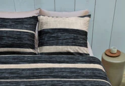 Vtwonen Painted Stripe Dekbedovertrek Black 11 Vtwonen Painted Stripe Dekbedovertrek Black -Comfort Beddengoed Winkel painted stripe black de dx 135x200 60