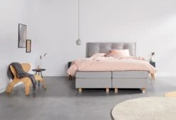 Boxspring Online-Only Relax Deluxe -Comfort Beddengoed Winkel relax frontaal opgemaakt