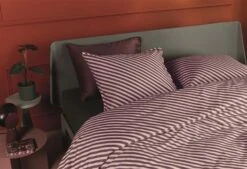 Beddinghouse Renewable Dekbedovertrek Dark Red 11 Beddinghouse Renewable Dekbedovertrek Dark Red -Comfort Beddengoed Winkel renewable dark red 02 mood large