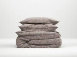 Zo!Home Lino Dekbedovertrek Chocolate Brown 12 Zo!Home Lino Dekbedovertrek Chocolate Brown -Comfort Beddengoed Winkel zo home dekbedovertrek lino chocolate milk 1