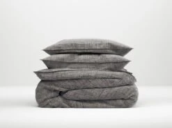Zo!Home Lino Dekbedovertrek Anthracite 10 Zo!Home Lino Dekbedovertrek Anthracite -Comfort Beddengoed Winkel zo home dekbedovertrek lino dark grey 1
