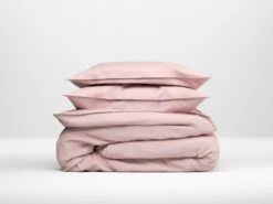 Zo!Home Satinado Dekbedovertrek Shady Pink 12 Zo!Home Satinado Dekbedovertrek Shady Pink -Comfort Beddengoed Winkel zo home dekbedovertrek satinado shady pink 2