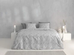 Zo!Home Fiori Di Satinado Dekbedovertrek Ash Grey 11 Zo!Home Fiori Di Satinado Dekbedovertrek Ash Grey -Comfort Beddengoed Winkel zohome dekbedovertrek katoen satijn fiori di satinado ash grey sfeer 1